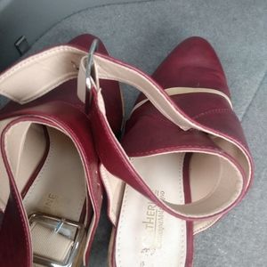 I am selling girls shoes
